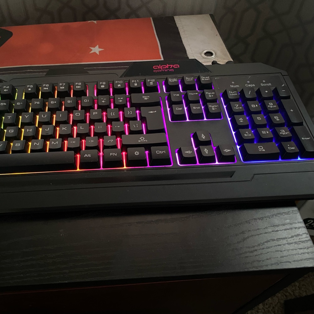 Gaming Keyboard - Light Up - Picture 4 of 4